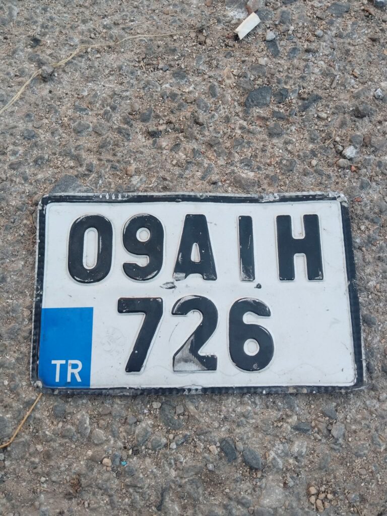 09 AUH 726